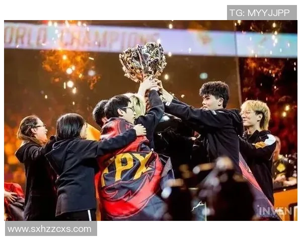 FPX战队的荣耀与挑战：职业联赛中的奋斗与成长之路